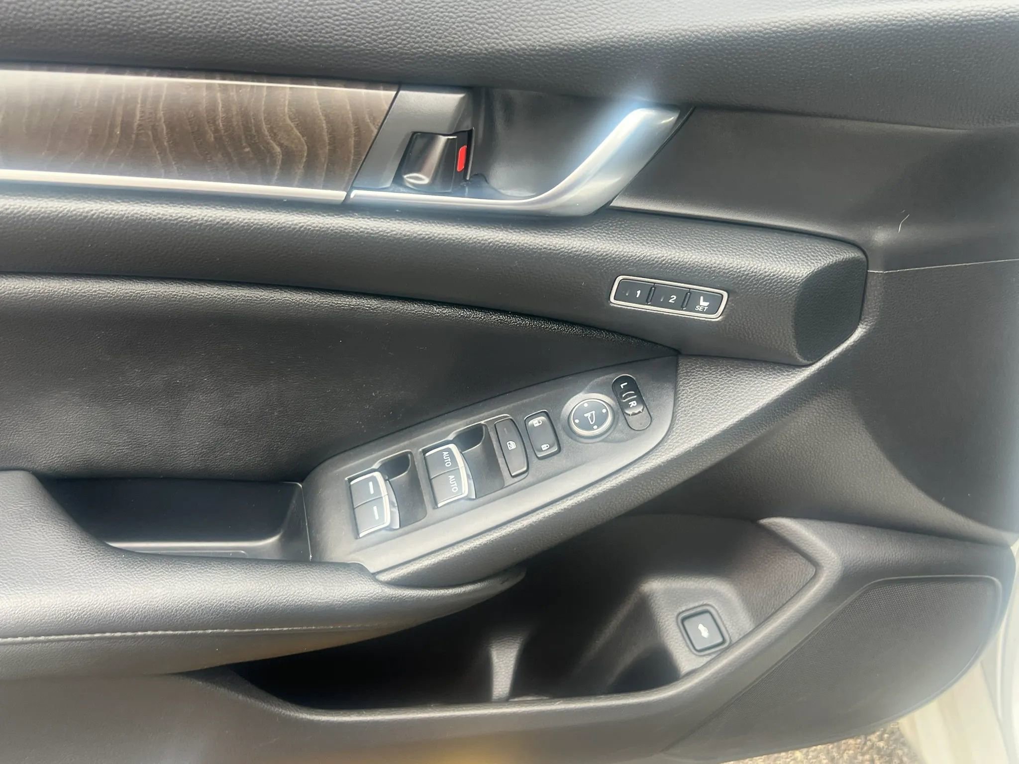 Used 2020 Honda Accord Touring image 12
