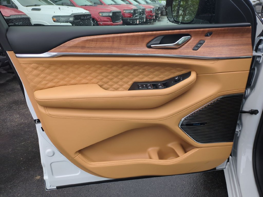 New 2027 Jeep Grand Cherokee L Summit AWD/4WD image 12