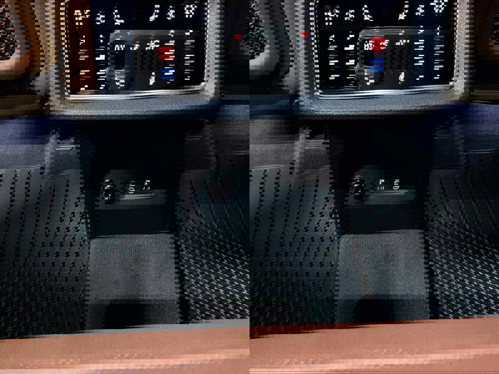 Certified 2024 Audi Q8 e-tron Premium Plus image 33