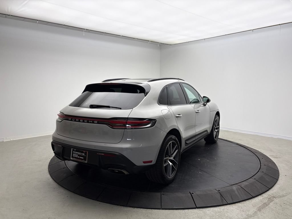 Certified 2023 Porsche Macan AWD/4WD image 7