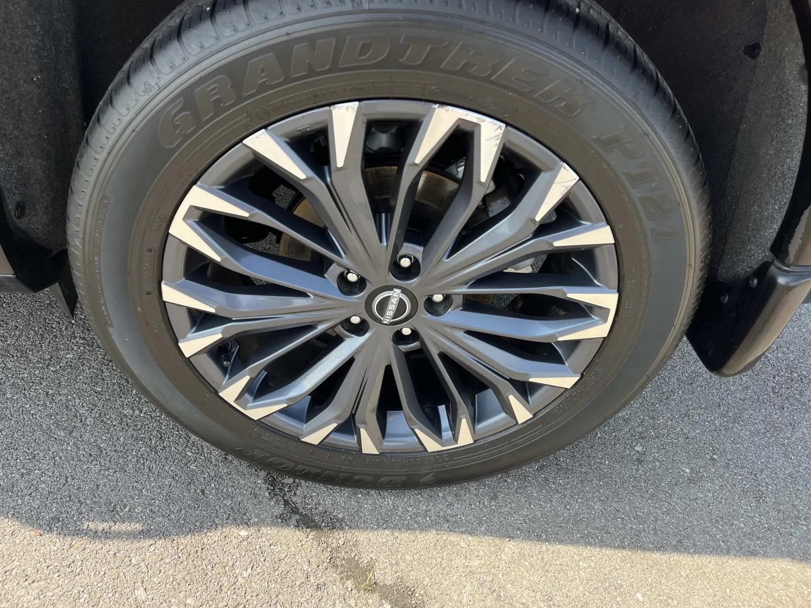 Used 2025 Nissan Rogue Platinum w/ Tech Package FWD image 11