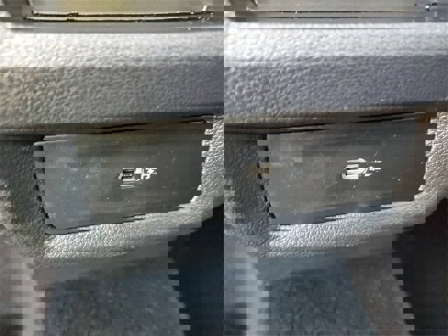 Certified 2025 Volkswagen Taos SE w/ Panoramic Sunroof Package image 12