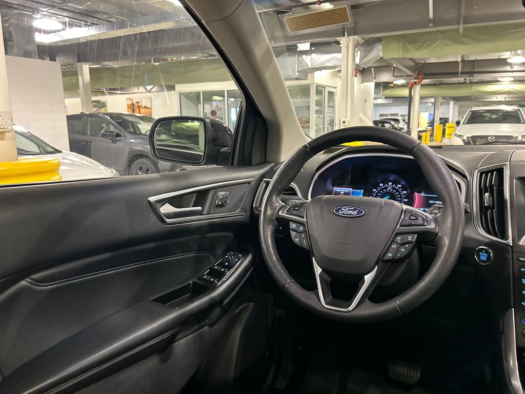 Used 2018 Ford Edge Titanium w/ Equipment Group 301A AWD/4WD image 24