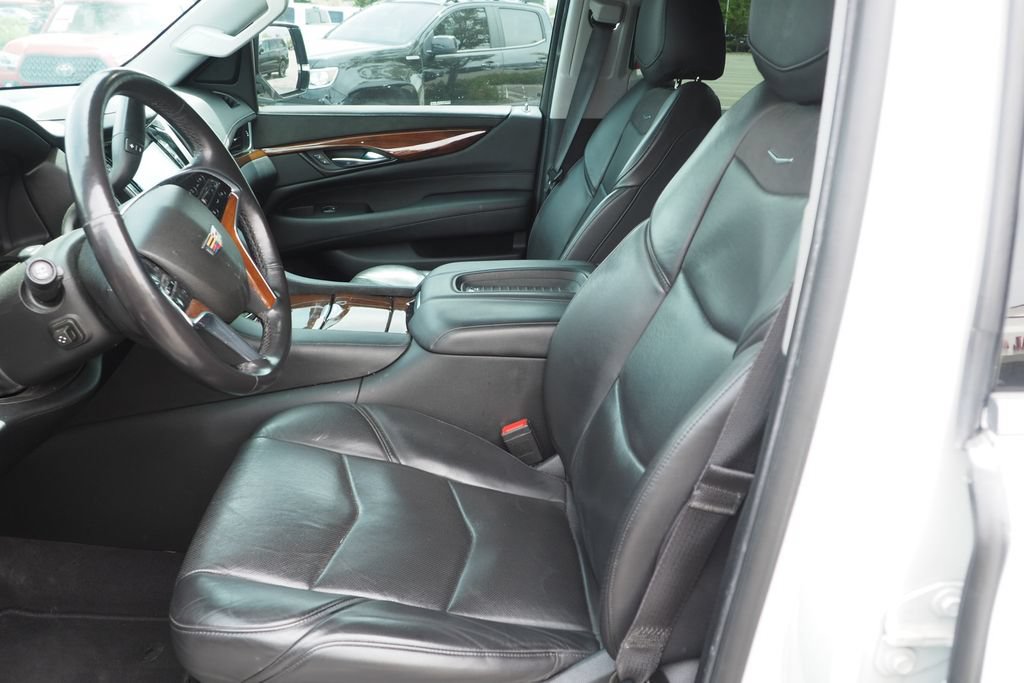 Used 2020 Cadillac Escalade Premium Luxury AWD/4WD image 13