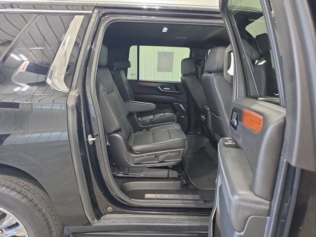 Used 2025 GMC Yukon XL Denali AWD/4WD image 29