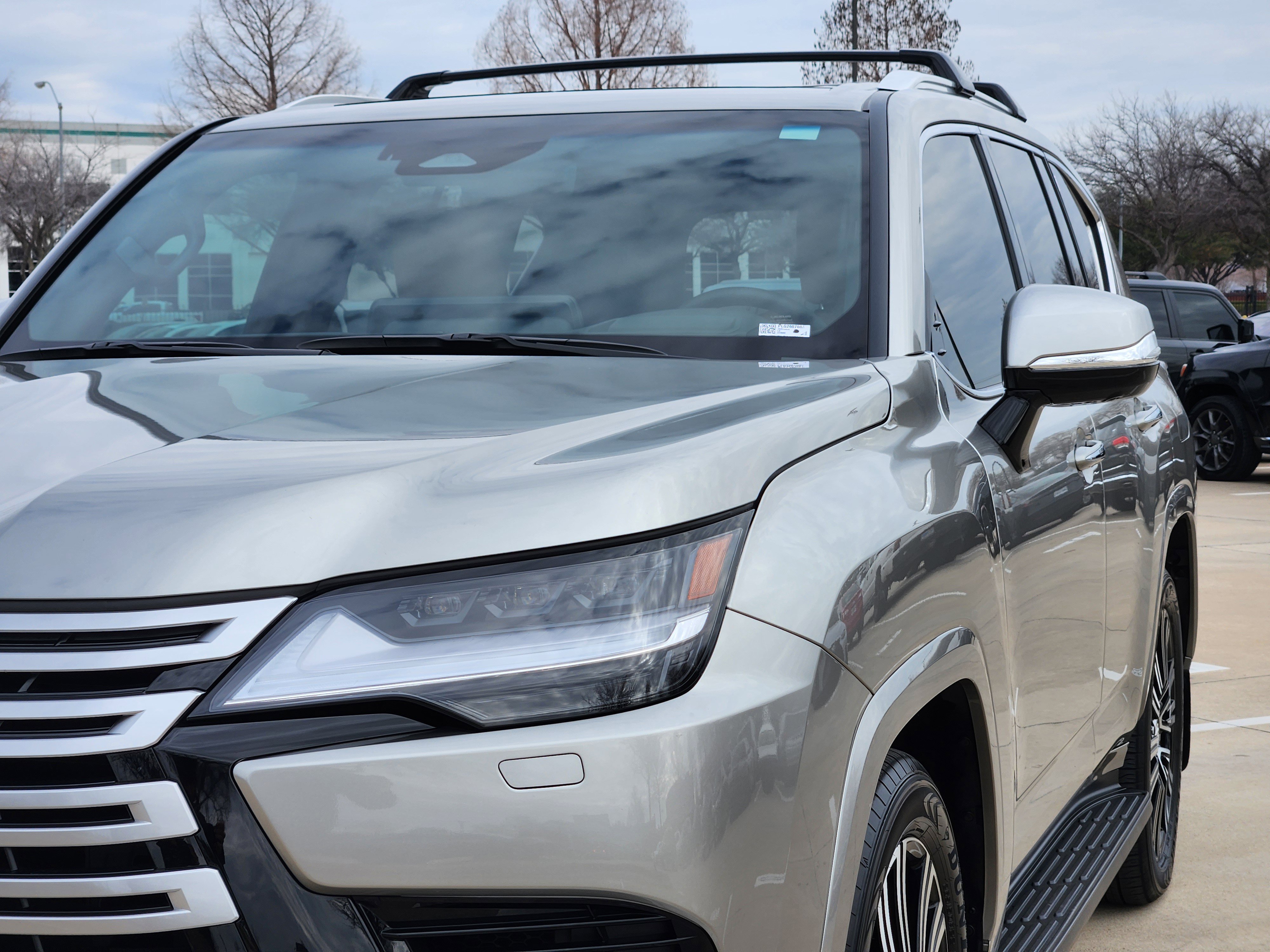 Used 2025 Lexus LX 600 4WD w/ Luxury Package image 9