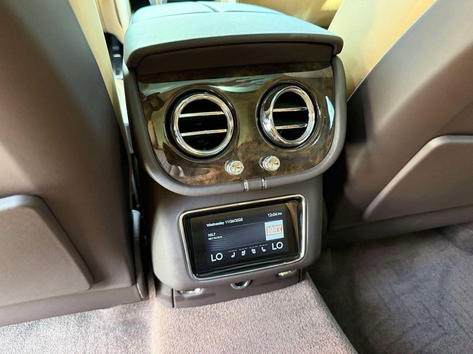 Used 2022 Bentley Bentayga image 33