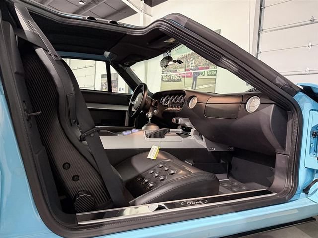 Used 2006 Ford GT RWD image 12