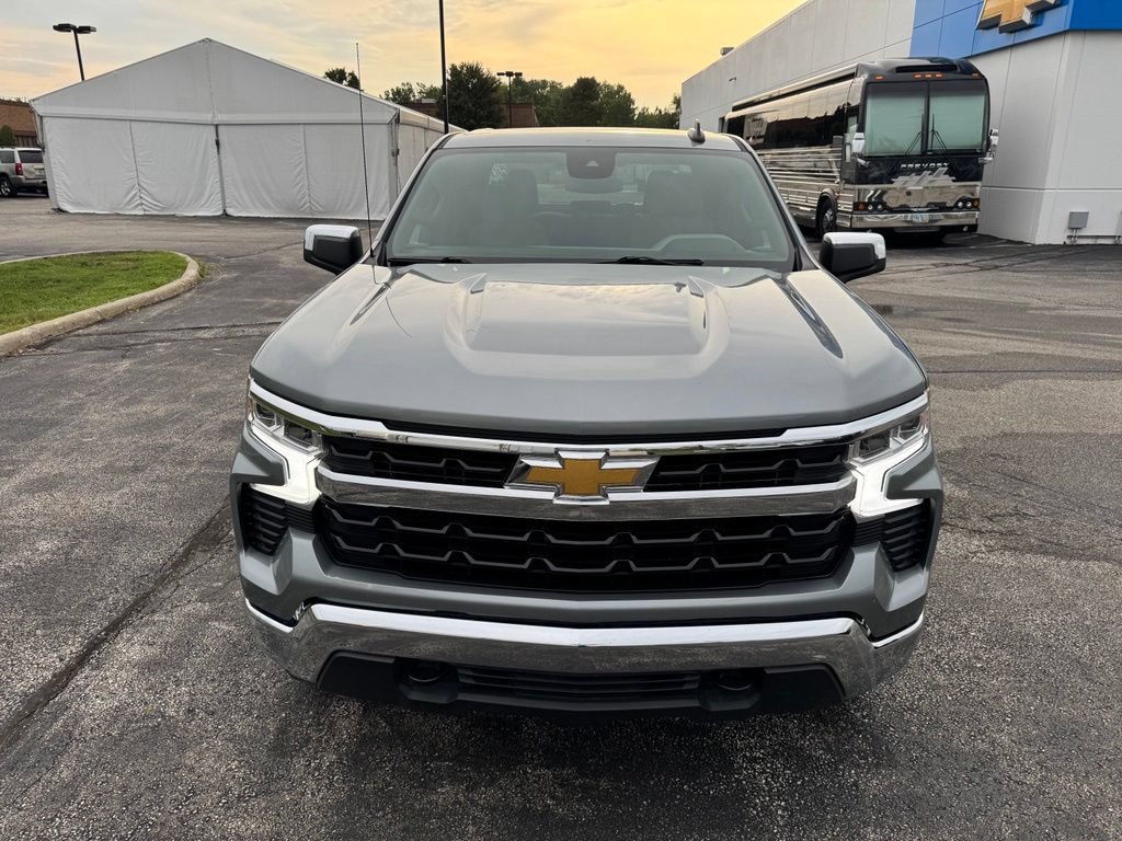 Used 2025 Chevrolet Silverado 1500 LT AWD/4WD image 2