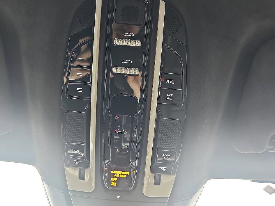 Used 2020 Porsche Panamera Turbo w/ Sport Package image 31