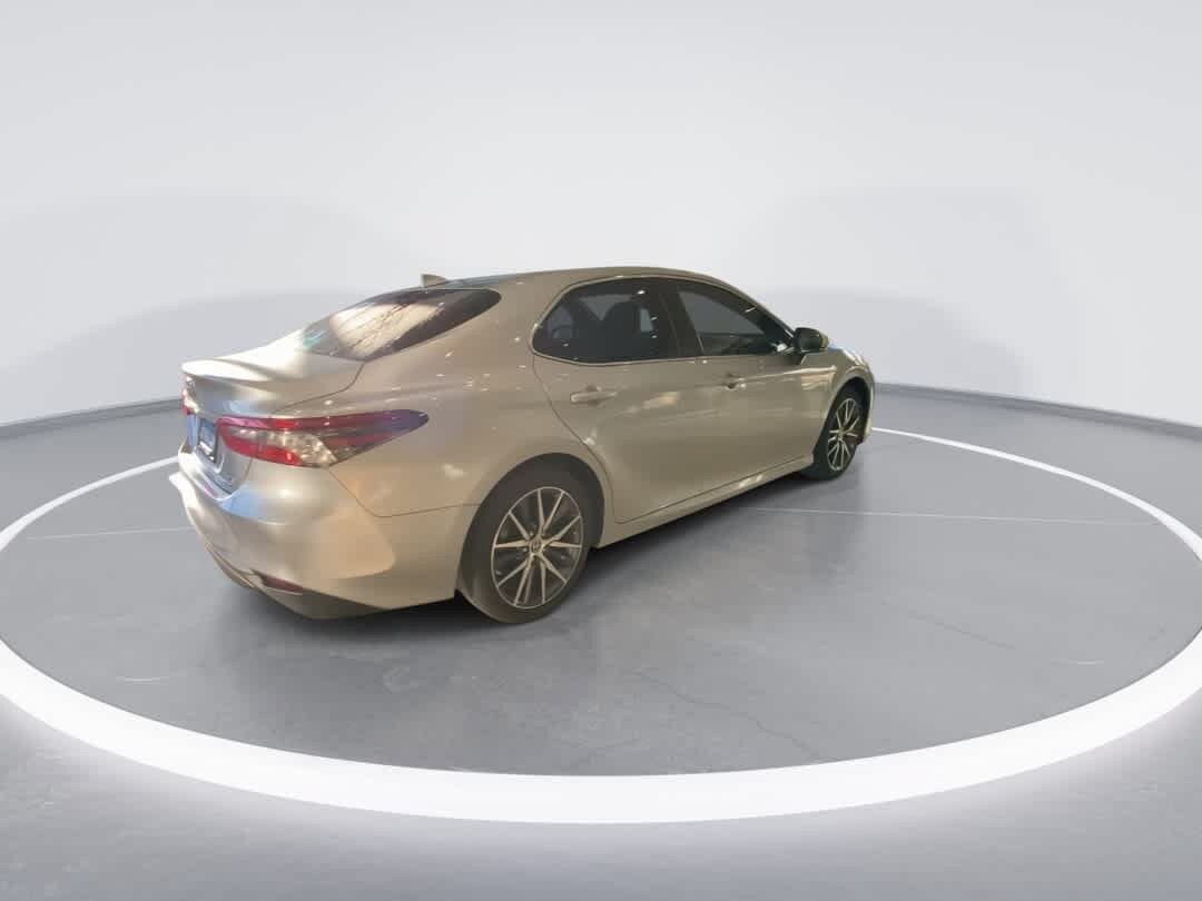 Used 2024 Toyota Camry XLE FWD image 8