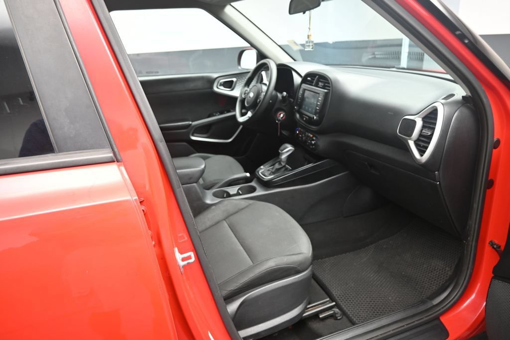Used 2020 Kia Soul LX FWD image 26