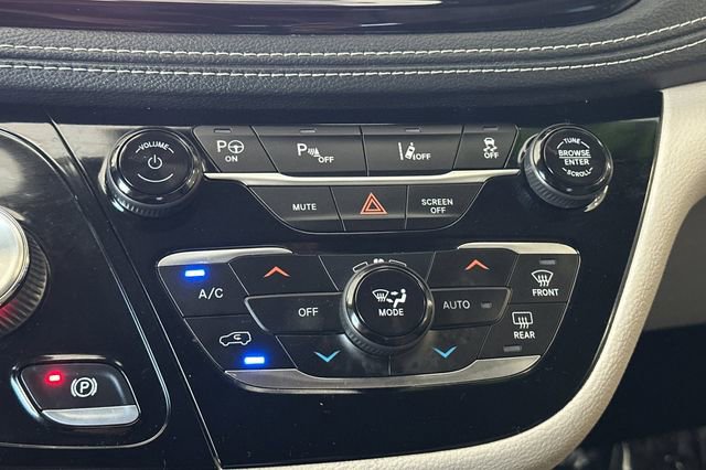 Used 2021 Chrysler Pacifica Touring-L FWD image 28