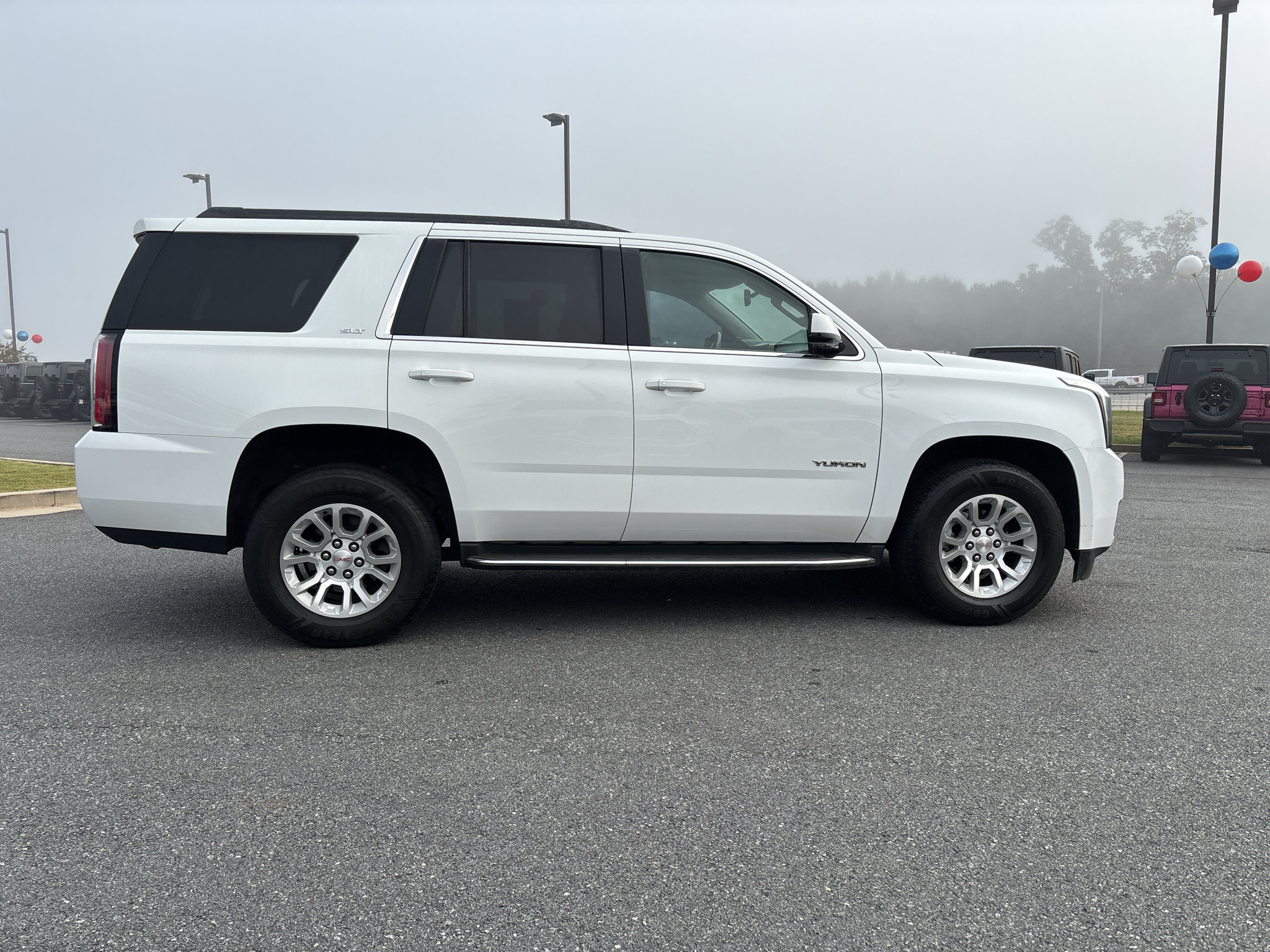 Used 2017 GMC Yukon SLT AWD/4WD image 4