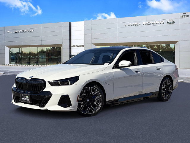 Used 2026 BMW 550e xDrive w/ Executive Package AWD/4WD image 1