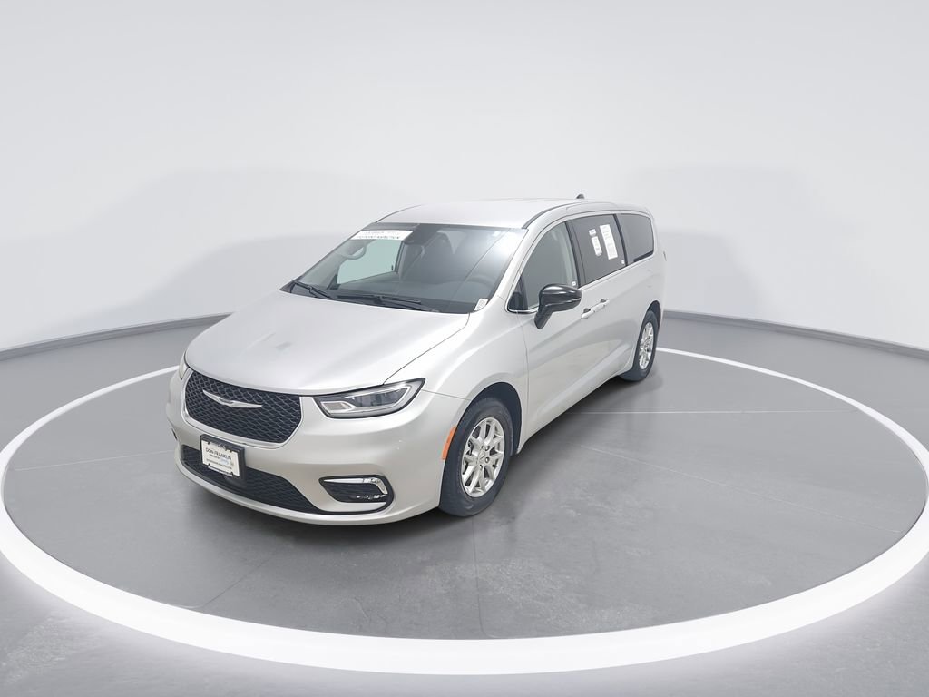 Used 2024 Chrysler Pacifica Touring-L FWD image 2