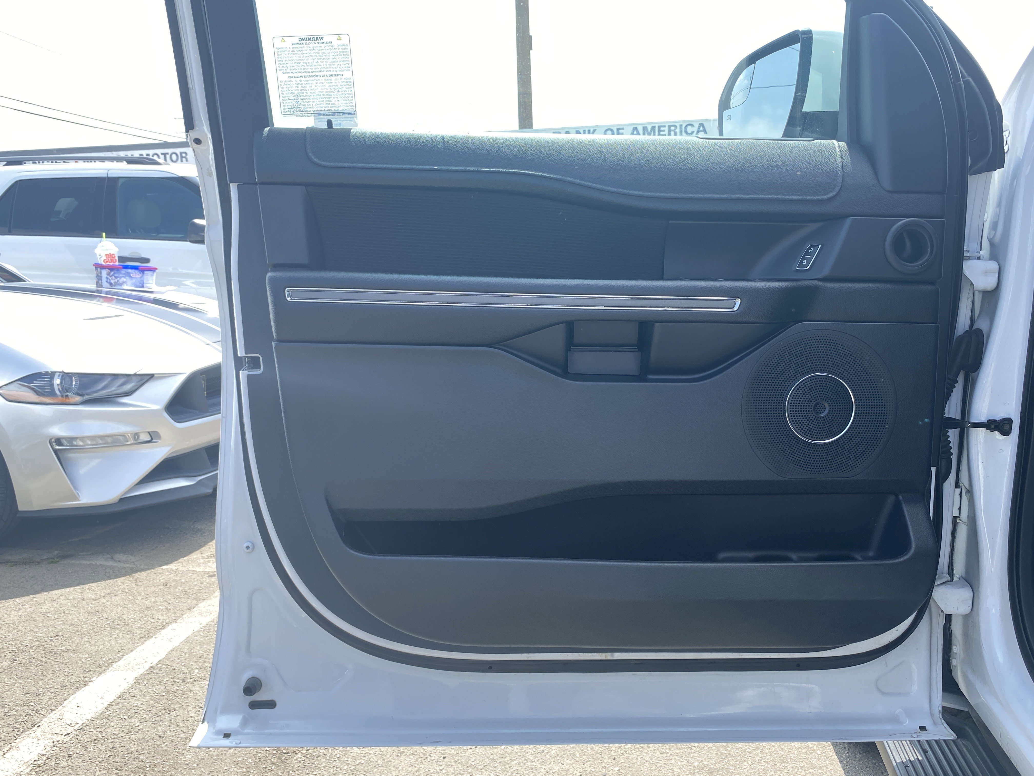 Used 2019 Ford Expedition XLT image 14