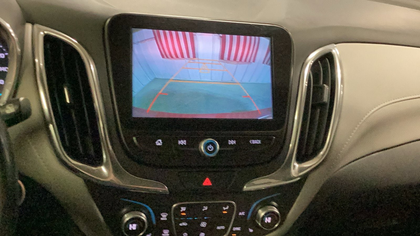 Used 2018 Chevrolet Equinox Premier FWD image 16