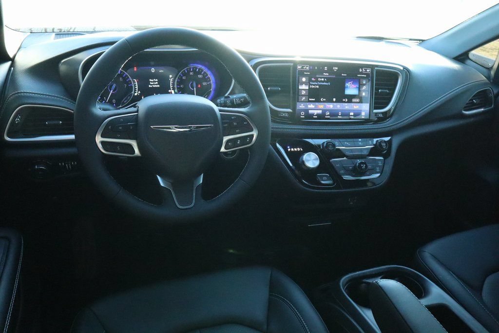New 2026 Chrysler Pacifica Select FWD image 2