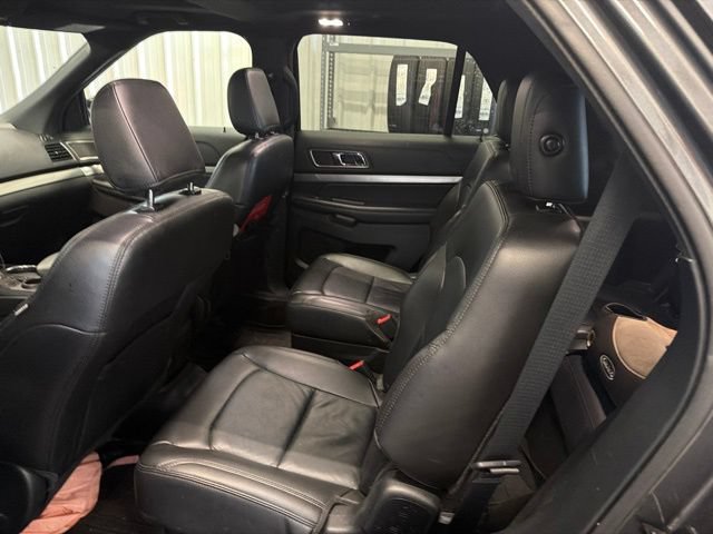 Used 2018 Ford Explorer XLT w/ Equipment Group 202A FWD image 11