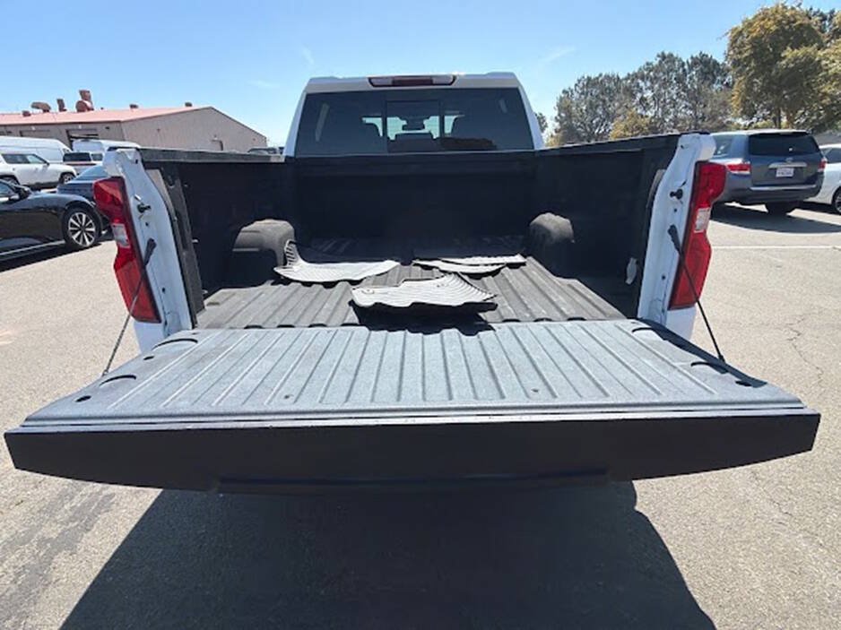 Used 2023 Chevrolet Silverado 1500 LTZ w/ LTZ Convenience Package II AWD/4WD image 9