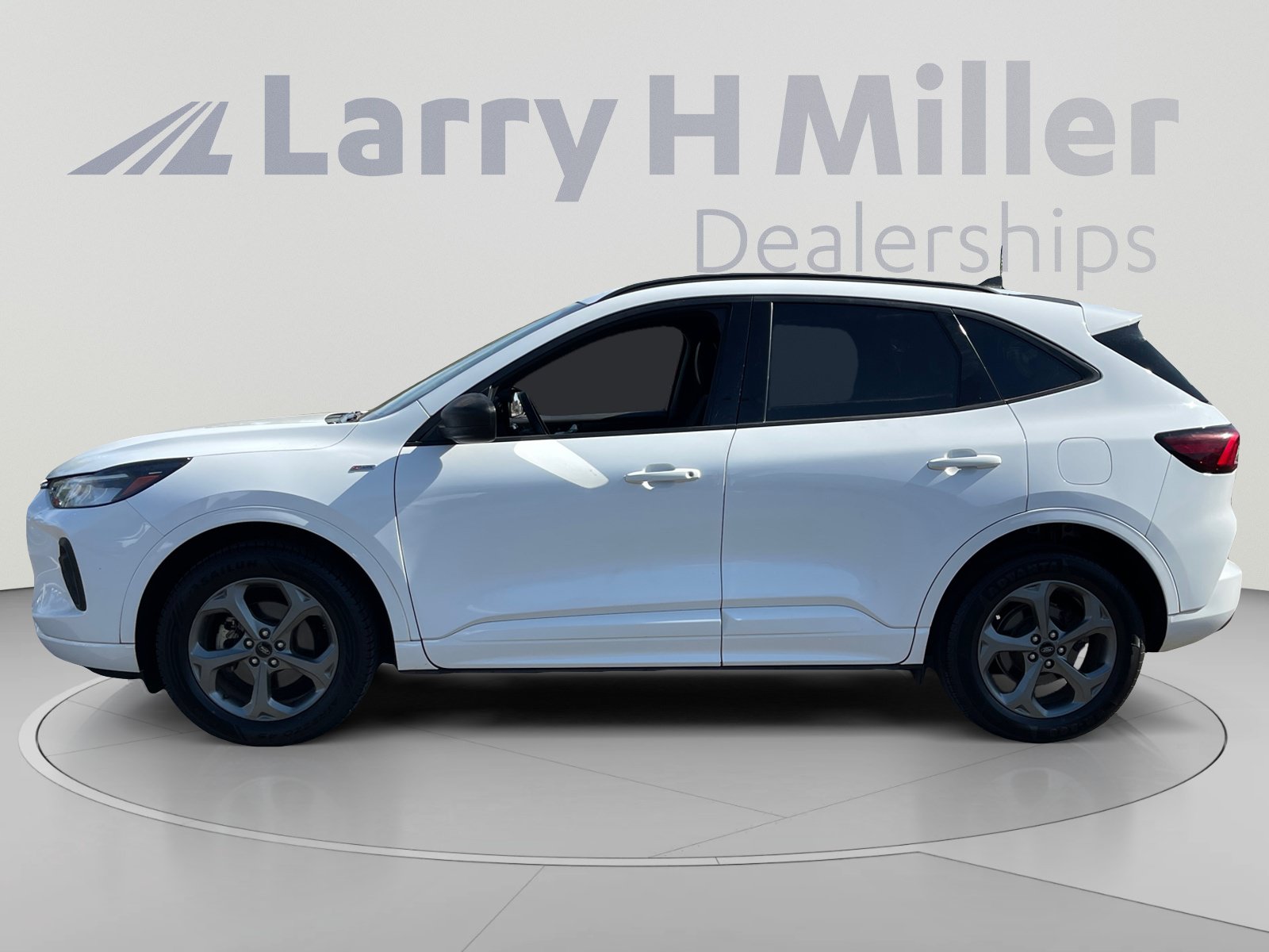 Used 2023 Ford Escape ST-Line AWD/4WD image 2