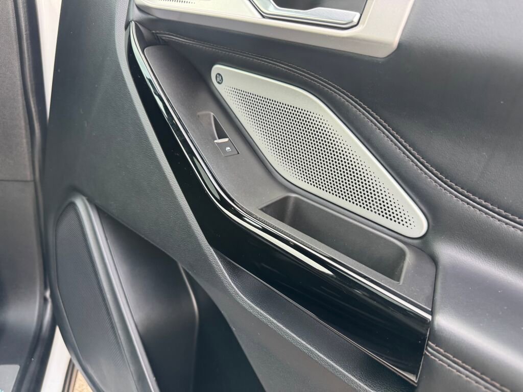 Used 2022 Ford Explorer Platinum w/ Technology Package image 22