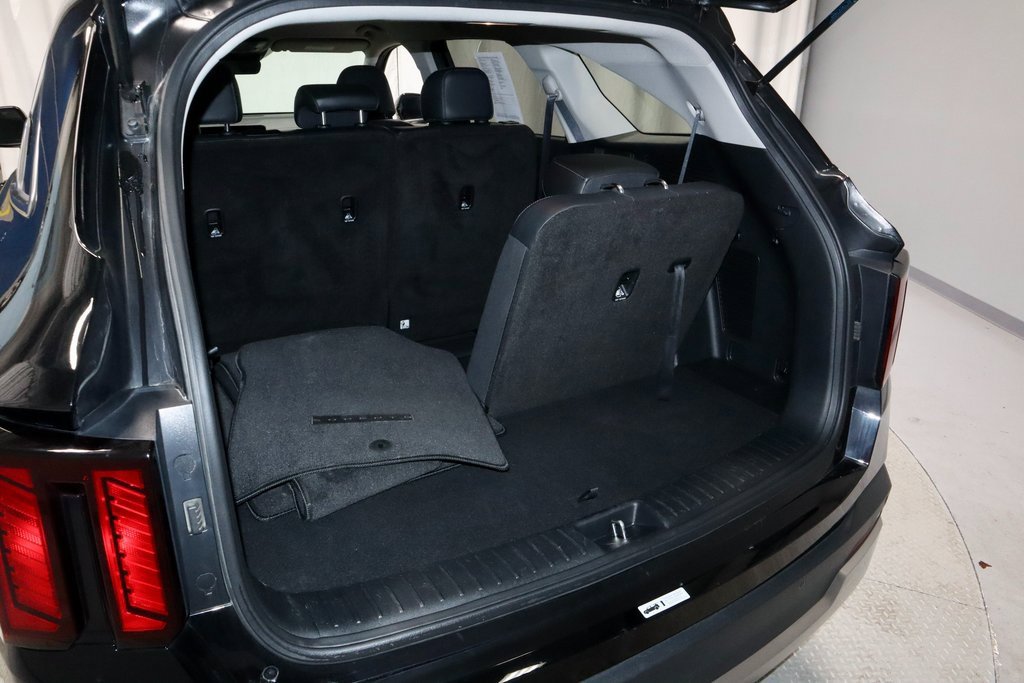 Used 2024 Kia Sorento S image 15