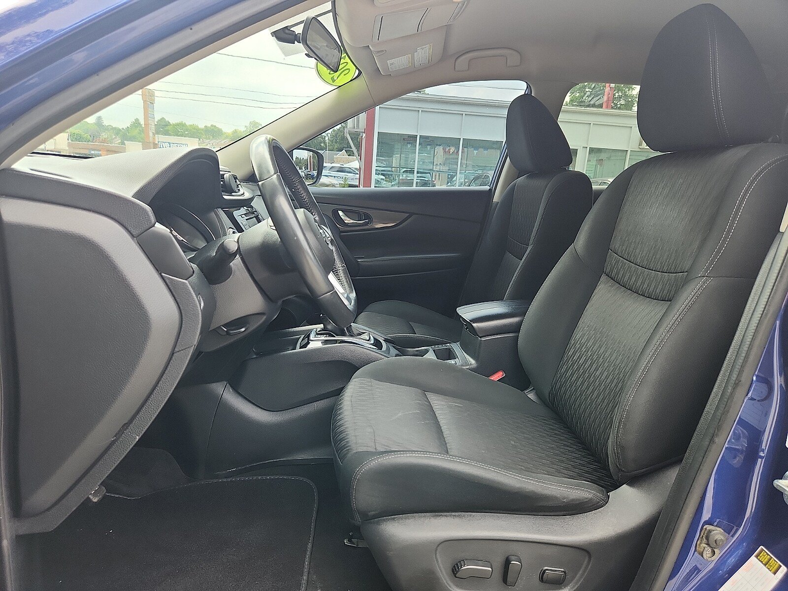Used 2018 Nissan Rogue SV FWD image 14