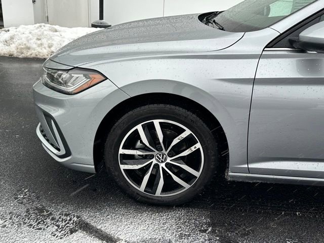 Certified 2025 Volkswagen Jetta SE image 7