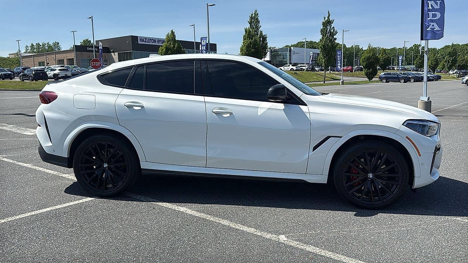 Used 2022 BMW X6 xDrive40i w/ Executive Package AWD/4WD image 3