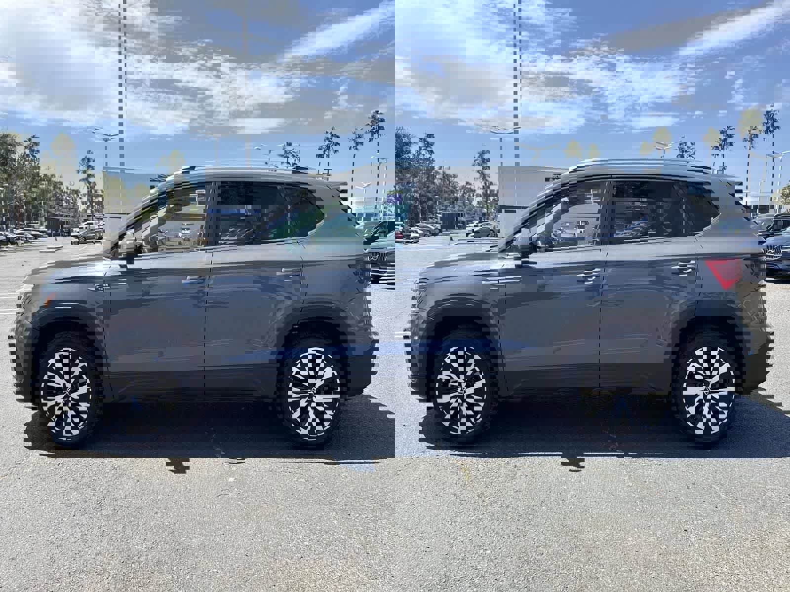 Used 2022 Volkswagen Taos SE image 5