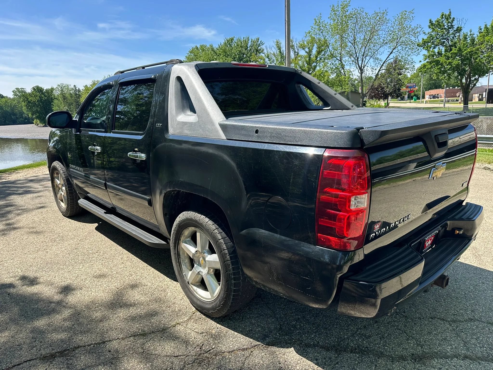 Used 2007 Chevrolet Avalanche LTZ w/ LTZ Preferred Equipment Group AWD/4WD image 7