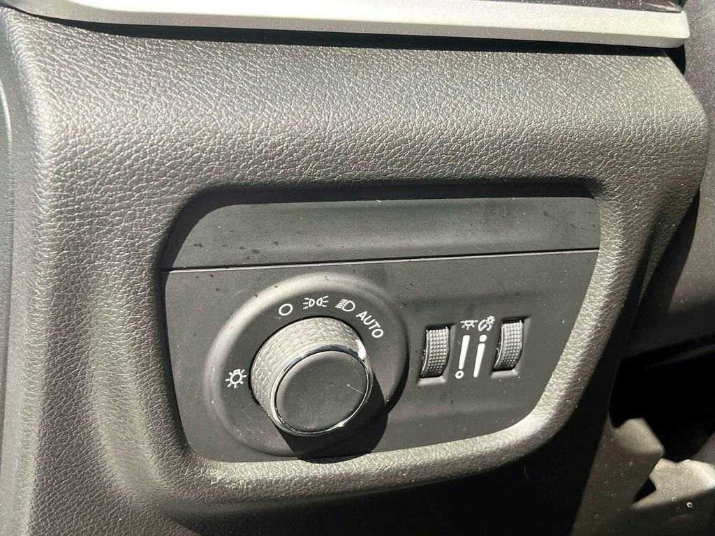 Certified 2023 Jeep Grand Cherokee L Laredo image 21