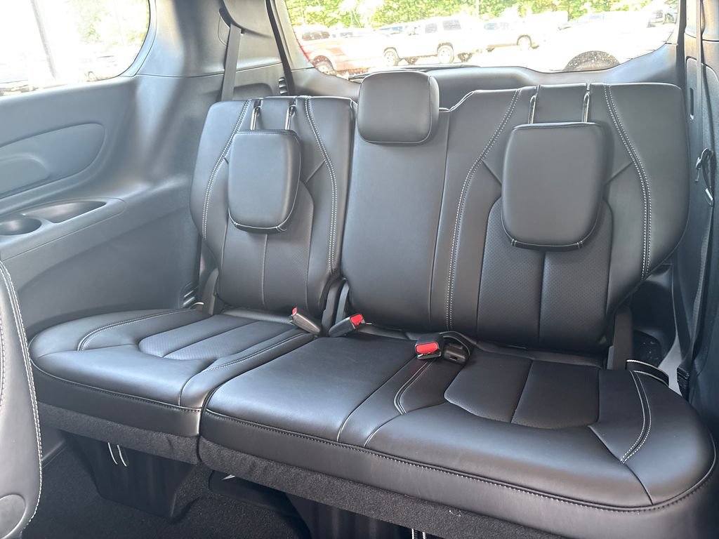 New 2027 Chrysler Pacifica Select FWD image 26