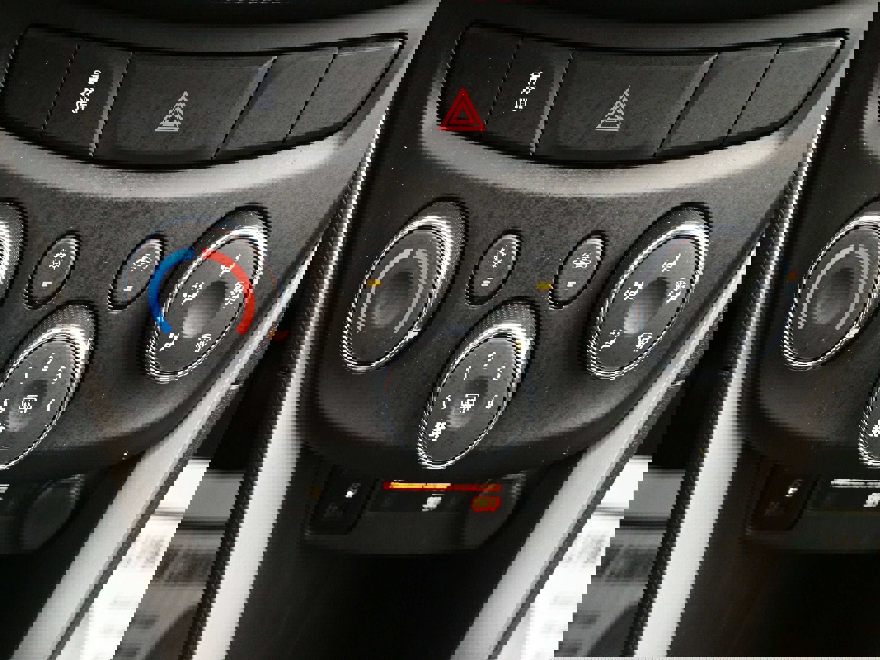 Used 2022 Chevrolet Trax LT w/ Midnight Edition image 15