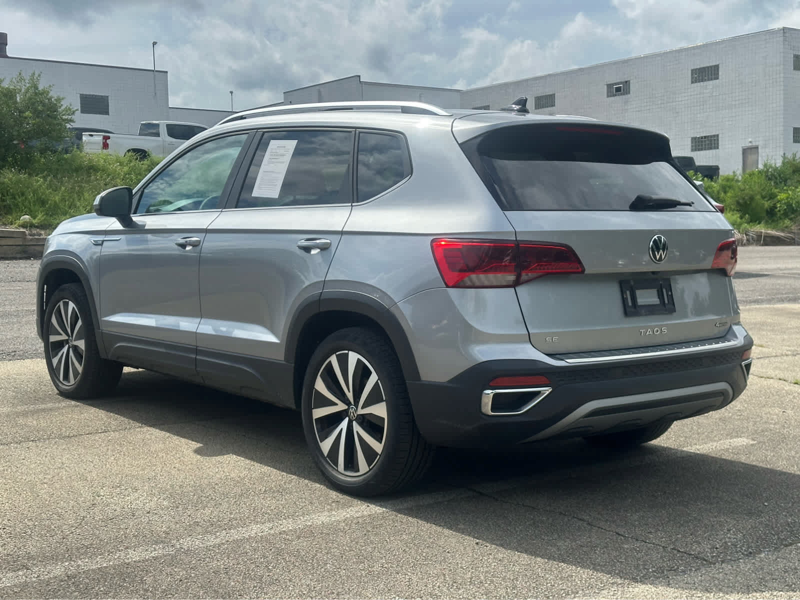Used 2023 Volkswagen Taos SE w/ Panoramic Sunroof Package AWD/4WD image 5