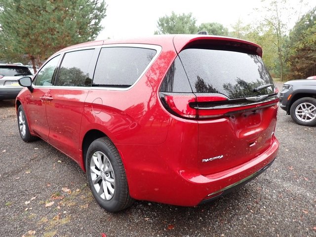 New 2026 Chrysler Pacifica Select image 3