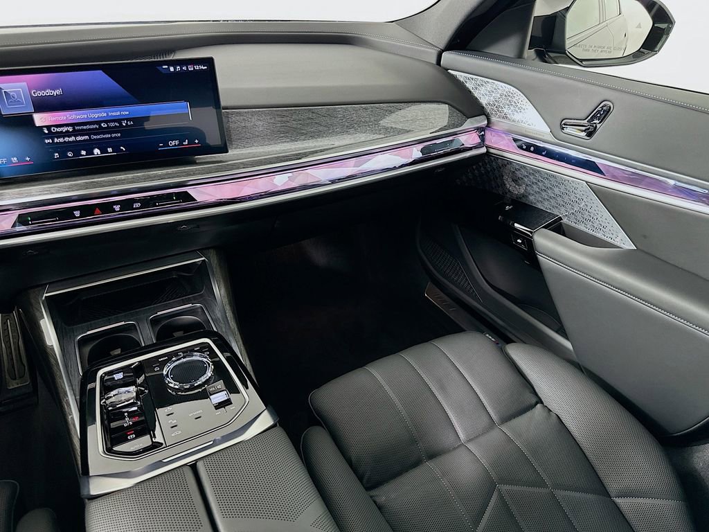 Used 2025 BMW 750e xDrive AWD/4WD image 23
