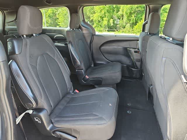 Used 2021 Chrysler Pacifica Touring w/ S Appearance Package FWD image 18
