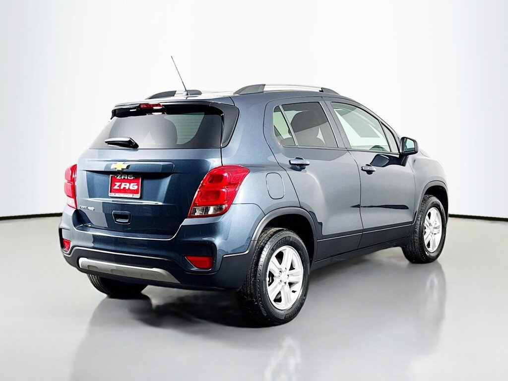 Used 2021 Chevrolet Trax LT w/ LT Convenience Package image 5