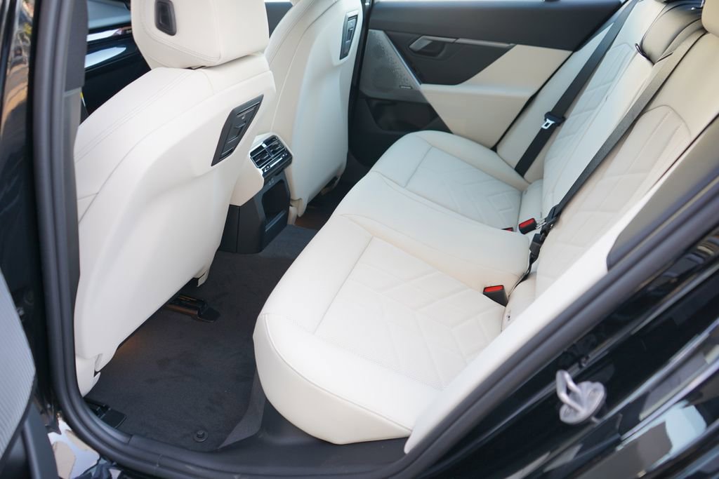 New 2026 BMW i5 eDrive40 w/ M Sport Package image 19