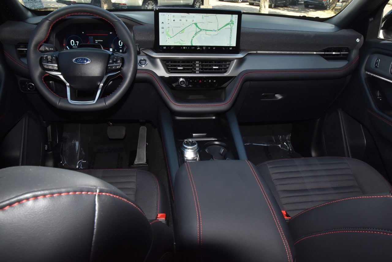 Certified 2025 Ford Explorer ST-Line RWD image 17