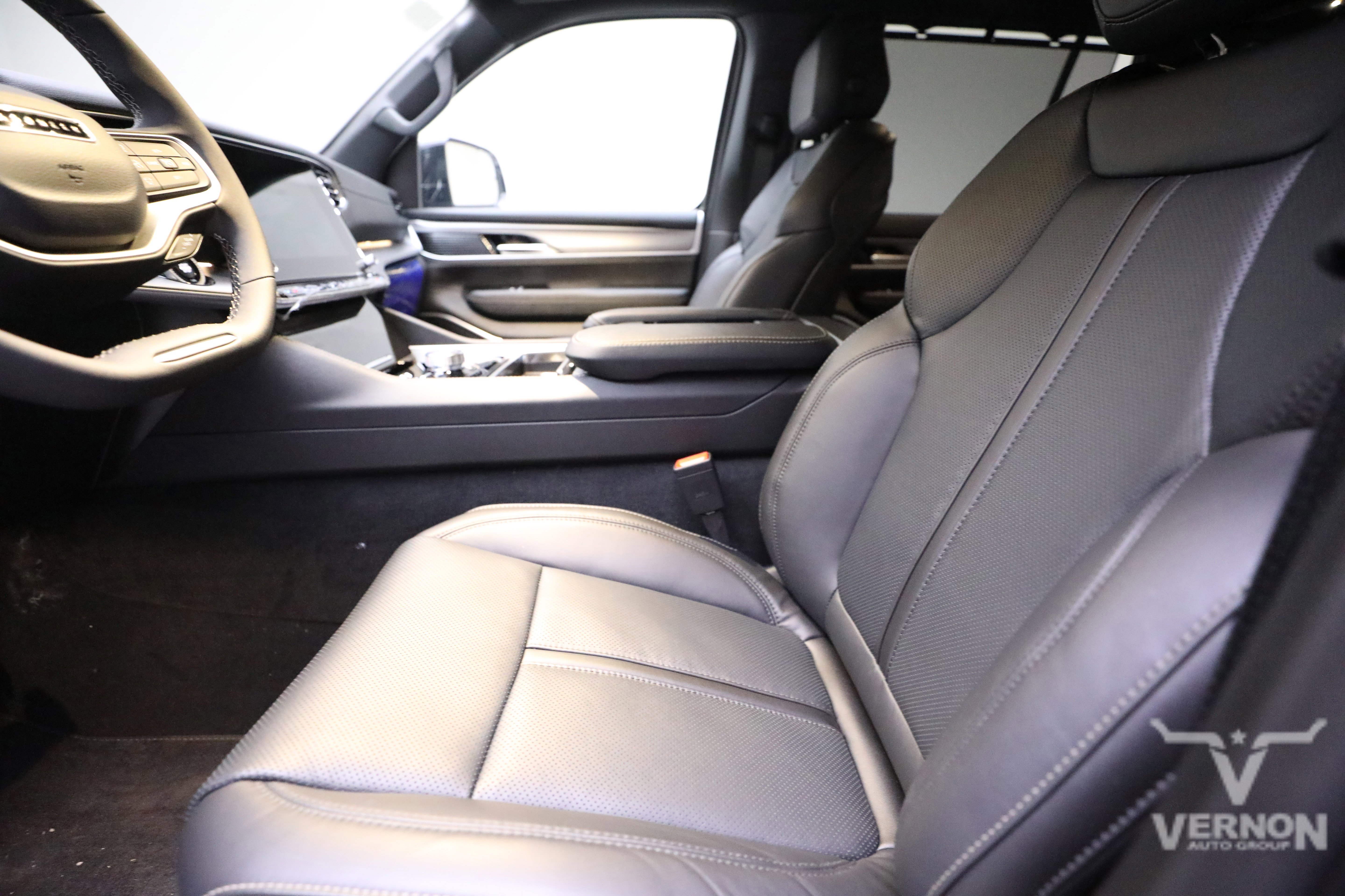 New 2025 Jeep Wagoneer Base 4x4 w/ Convenience Group I image 10