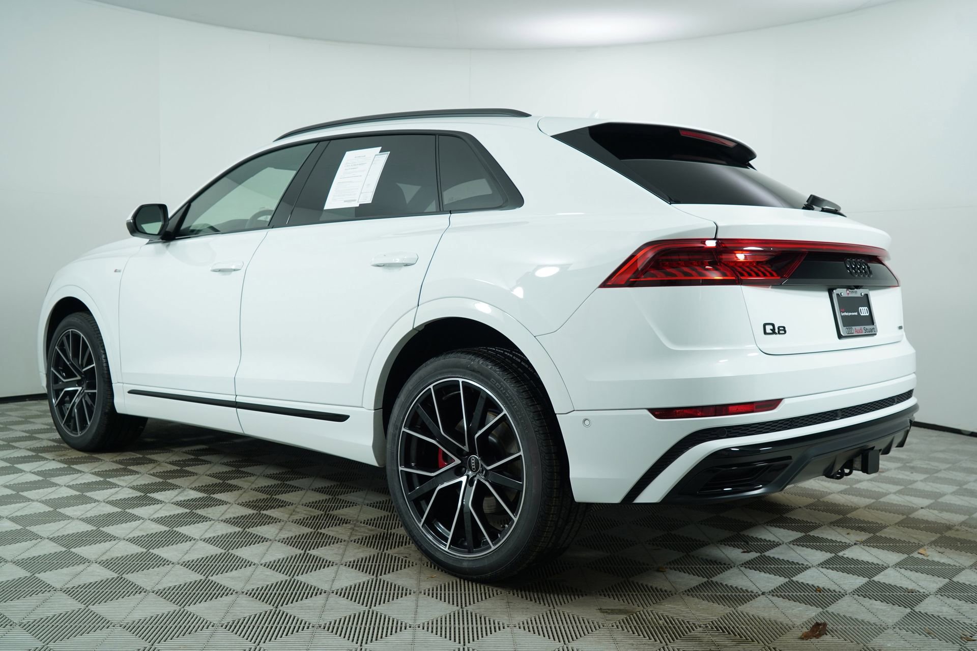 Used 2023 Audi Q8 Premium Plus AWD/4WD image 7