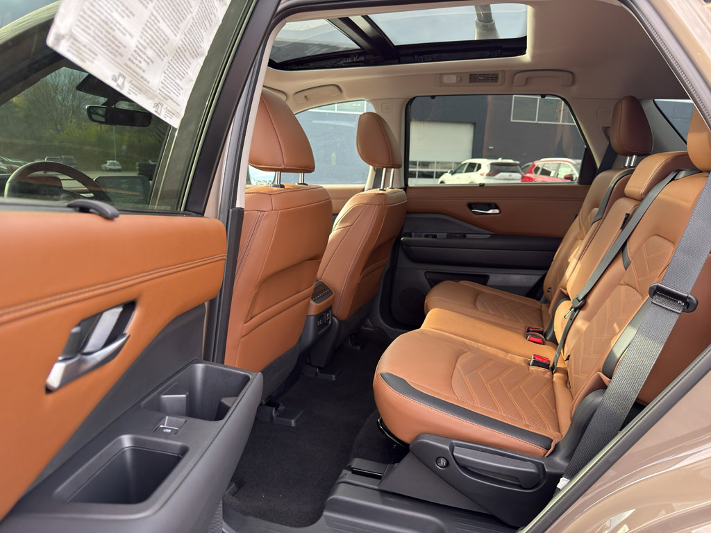 Certified 2025 Nissan Pathfinder Platinum w/ Cargo Package image 30