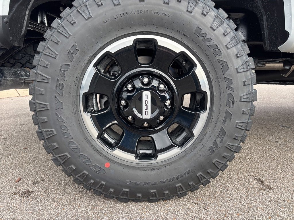 New 2026 Ford F250 Platinum w/ Tremor Off-Road Package image 13