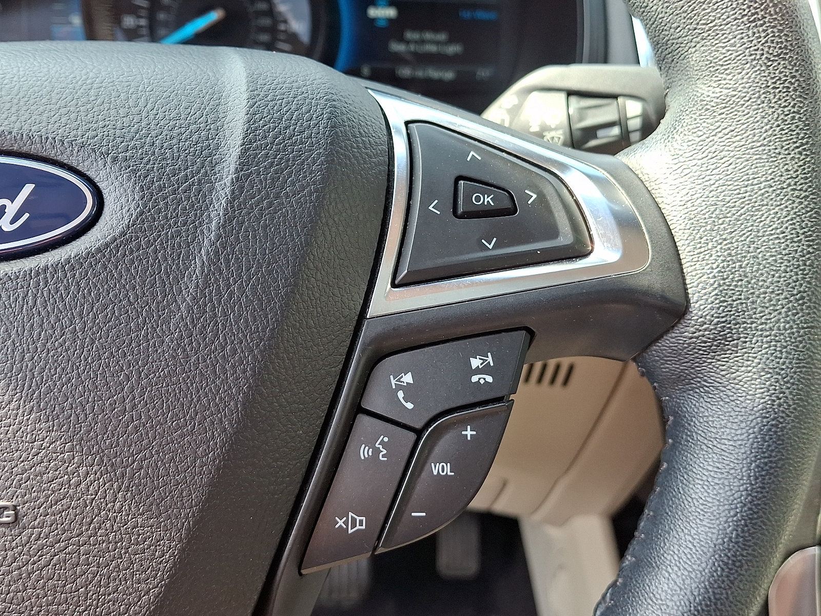 Certified 2023 Ford Edge Titanium AWD/4WD image 24