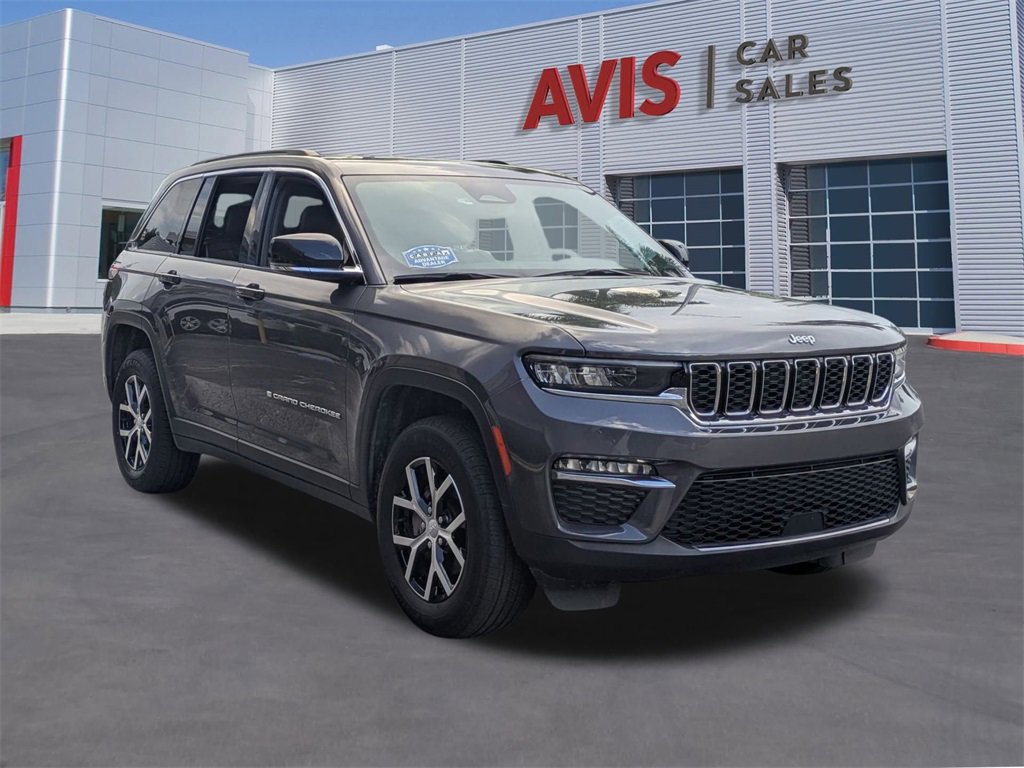 Used 2024 Jeep Grand Cherokee Limited image 3