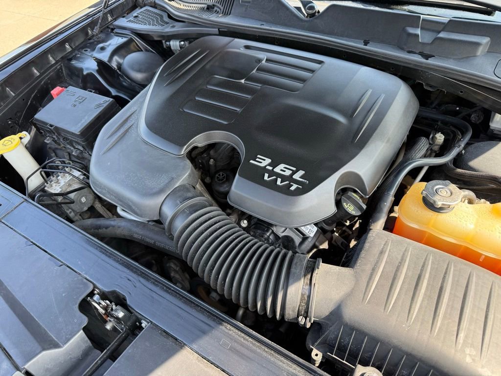 Used 2016 Dodge Challenger SXT RWD image 39
